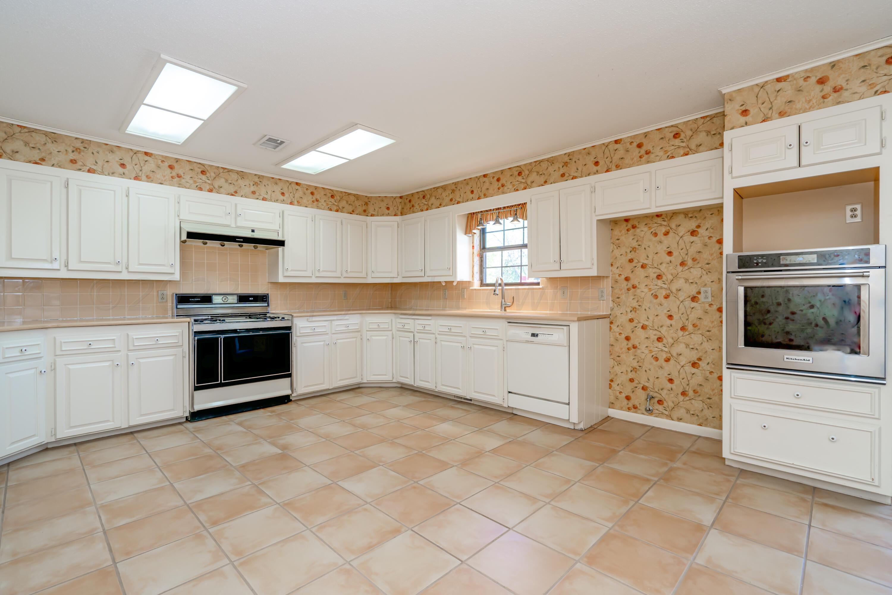 3416 Rutson Drive Amarillo, TX 79109 - Photo 19 of 43 3416 Rutson-10 KITCHEN
