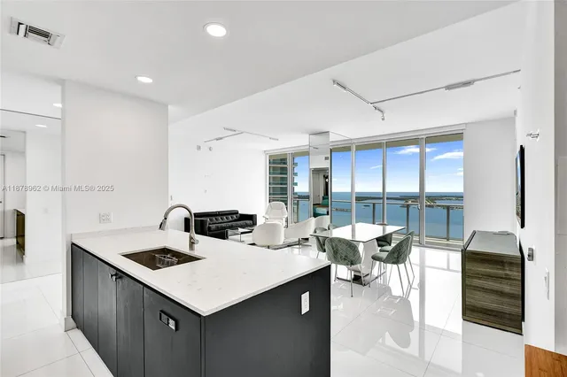 $8,500 | 1300 Brickell Bay Drive, Unit 3902, Miami, FL 33131