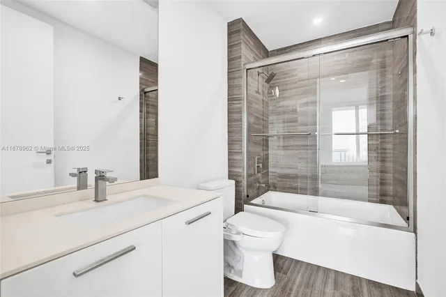 $8,500 | 1300 Brickell Bay Drive, Unit 3902, Miami, FL 33131