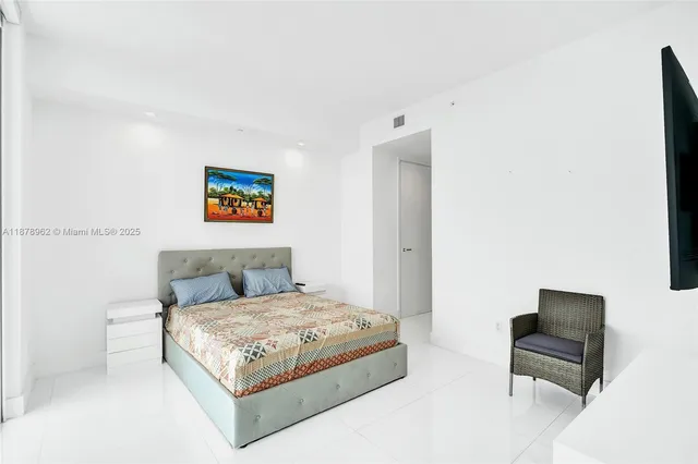 $8,500 | 1300 Brickell Bay Drive, Unit 3902, Miami, FL 33131