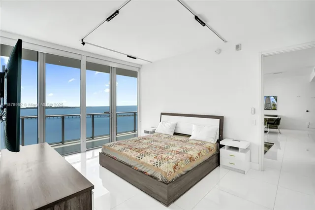 $8,500 | 1300 Brickell Bay Drive, Unit 3902, Miami, FL 33131