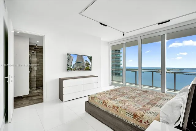 $8,500 | 1300 Brickell Bay Drive, Unit 3902, Miami, FL 33131