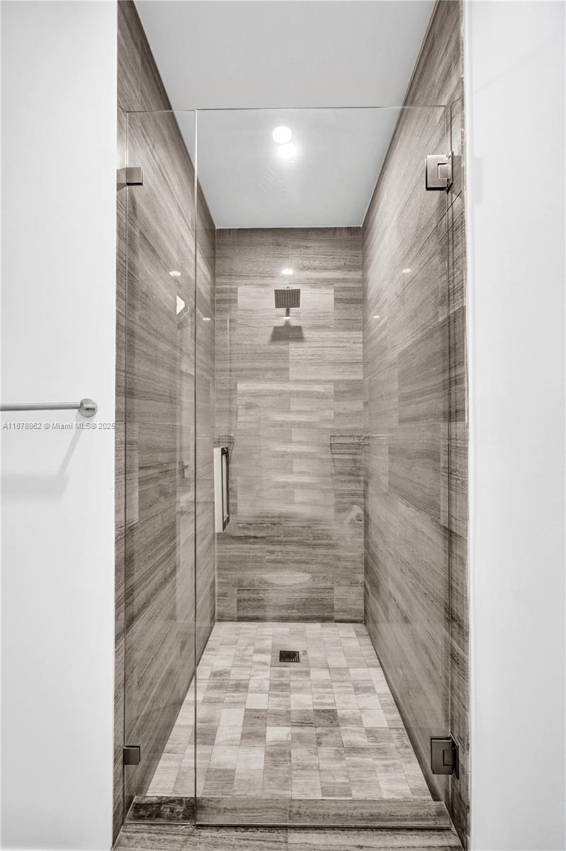 1300 Brickell Bay Drive, Unit 3902 Miami, FL 33131 - Photo 22 of 35