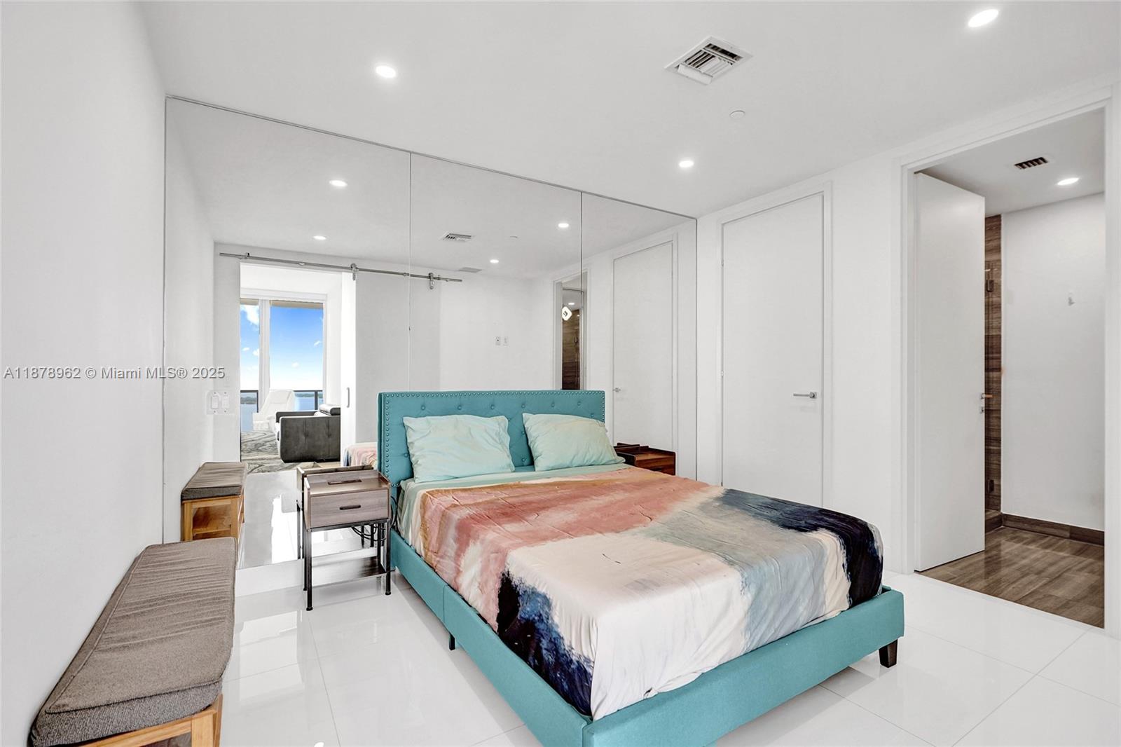 1300 Brickell Bay Drive, Unit 3902 Miami, FL 33131 - Photo 26 of 35