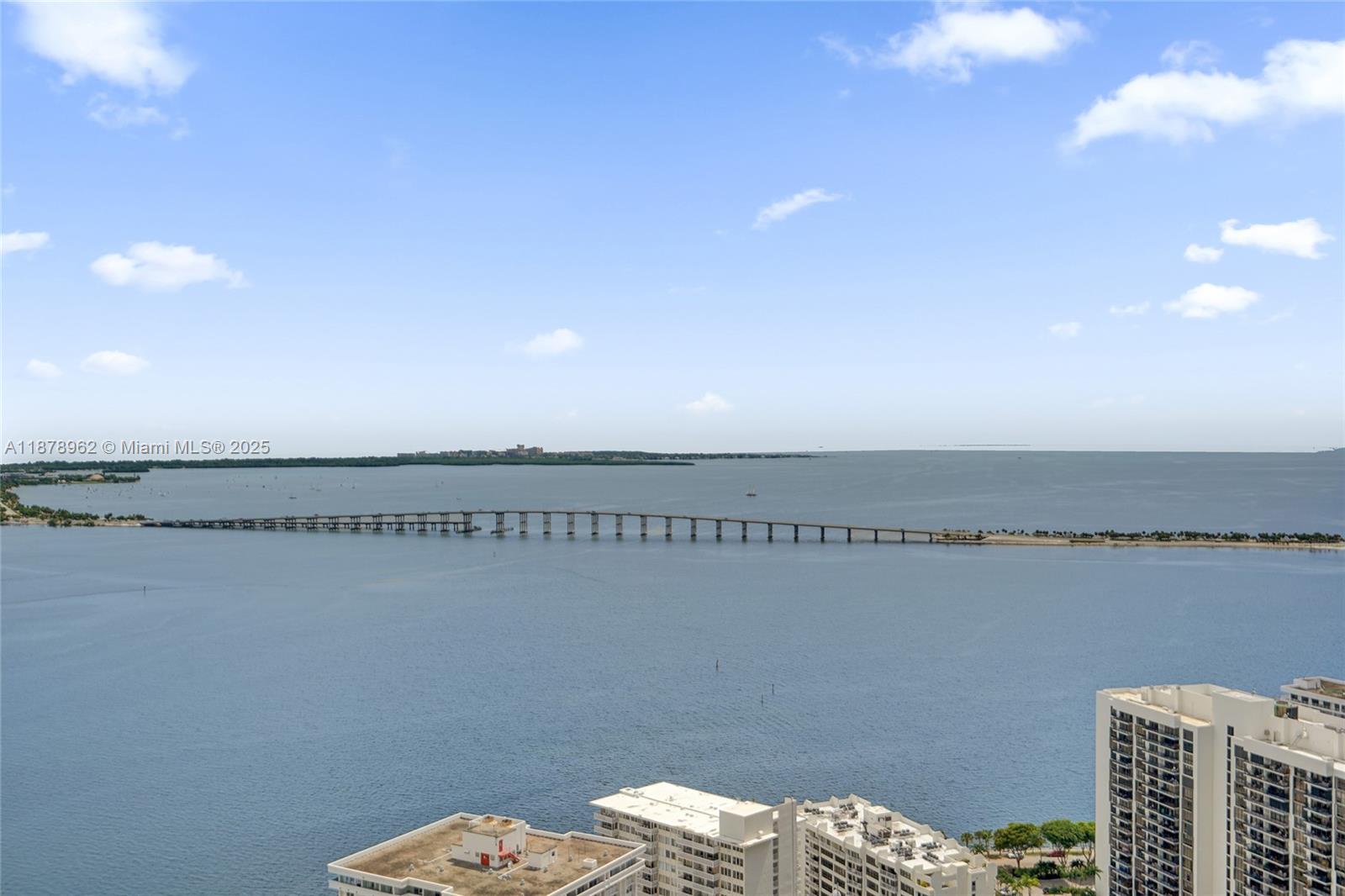 1300 Brickell Bay Drive, Unit 3902 Miami, FL 33131 - Photo 28 of 35