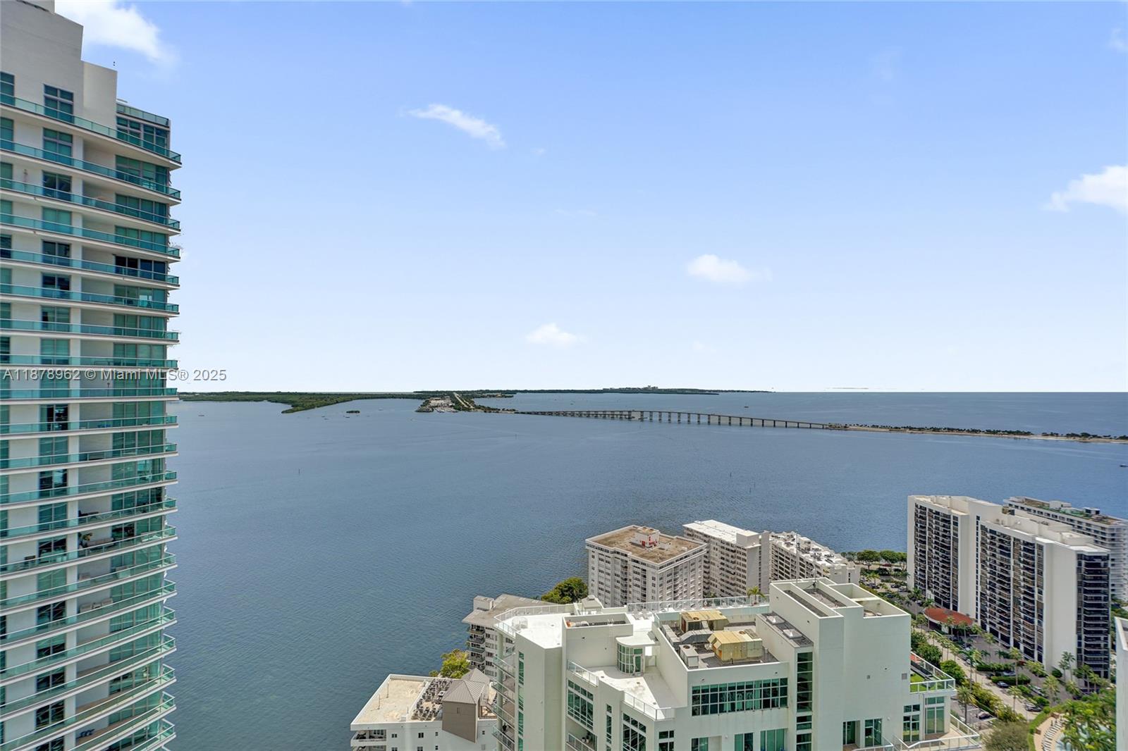 1300 Brickell Bay Drive, Unit 3902 Miami, FL 33131 - Photo 29 of 35