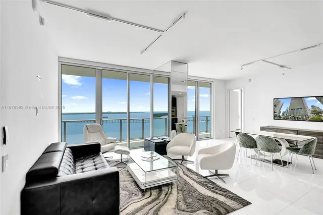 $8,500 | 1300 Brickell Bay Drive, Unit 3902, Miami, FL 33131