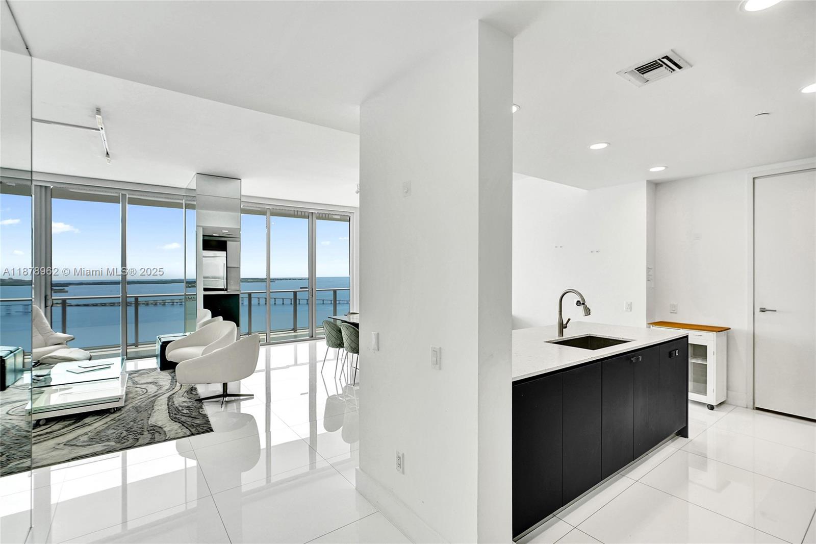 1300 Brickell Bay Drive, Unit 3902 Miami, FL 33131 - Photo 6 of 35