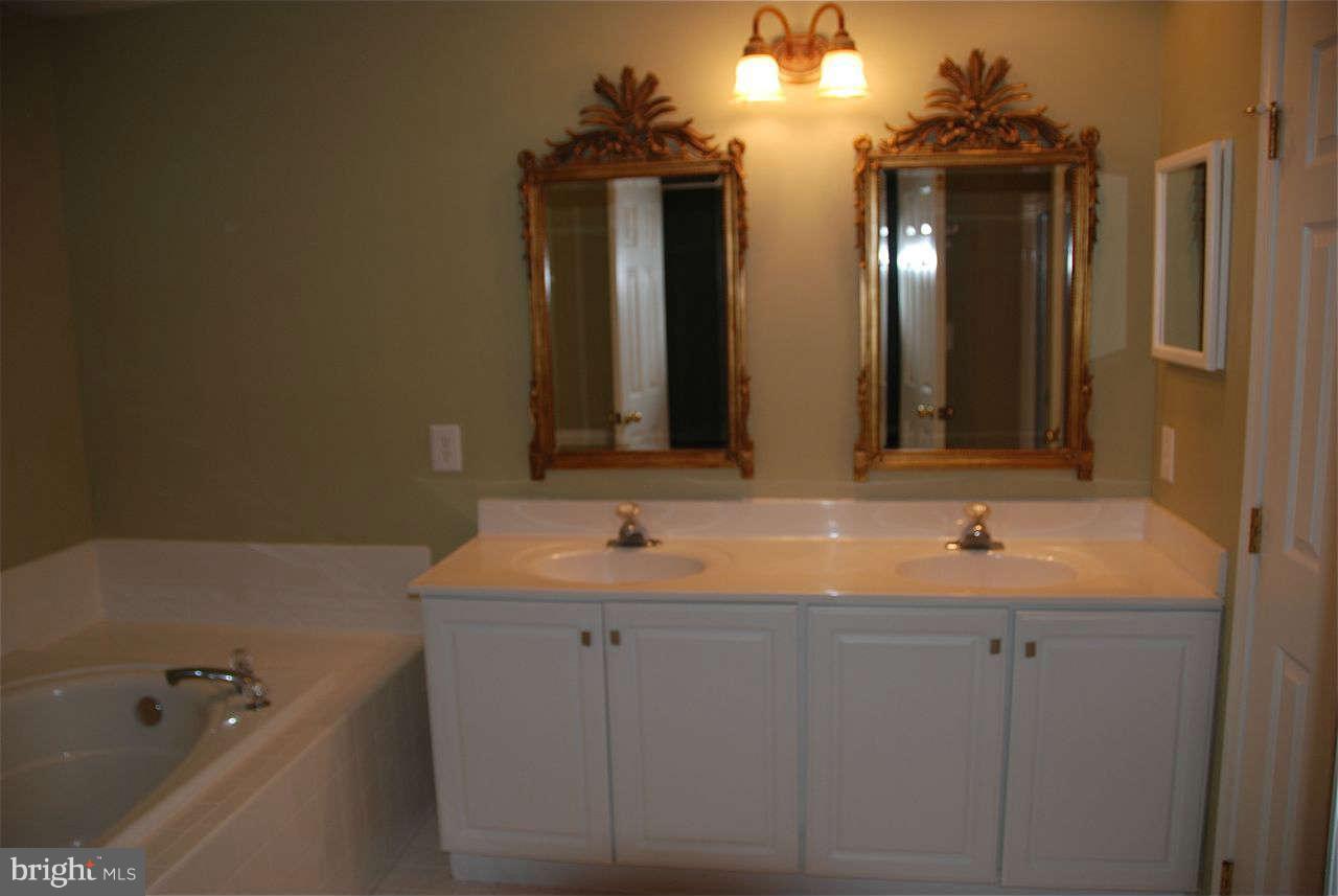 14249 Clubhouse Road Gainesville, VA 20155 - Photo 18 of 21 Bath (Master)