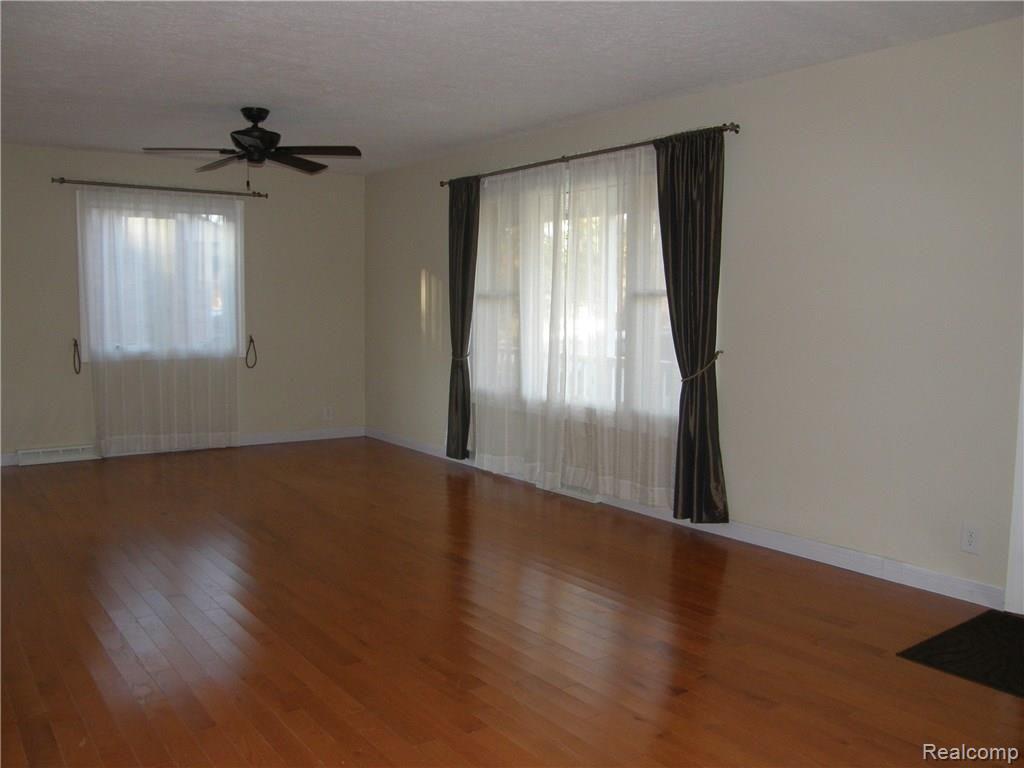 107 South Alice Avenue Rochester, MI 48307 - Photo 3 of 17