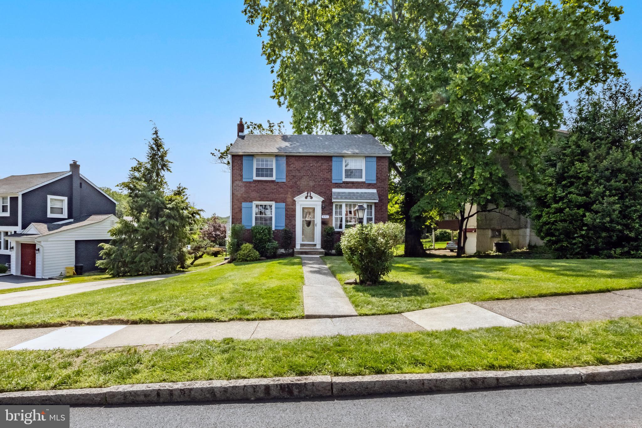 571 Rutherford Drive Springfield, PA 19064 - Photo 1 of 36 a front view of a house with a yard