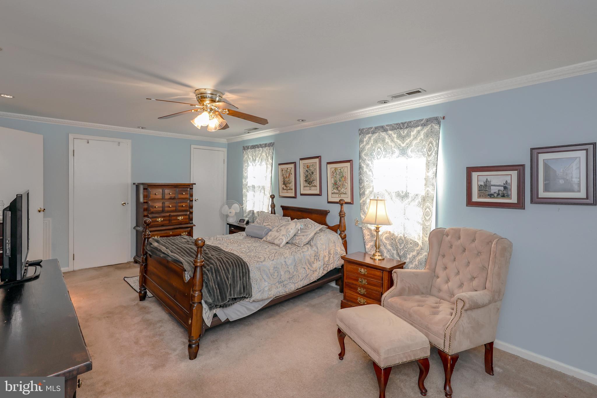 571 Rutherford Drive Springfield, PA 19064 - Photo 23 of 36 a bedroom with a bed and a couch
