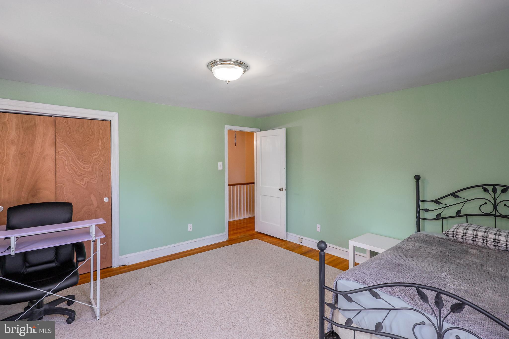 571 Rutherford Drive Springfield, PA 19064 - Photo 27 of 36 a bedroom with a bed and a window
