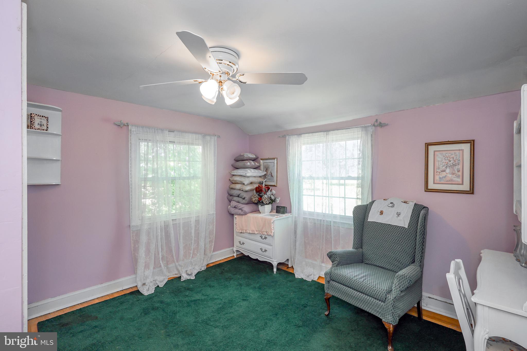 571 Rutherford Drive Springfield, PA 19064 - Photo 28 of 36 a living room with furniture and a window