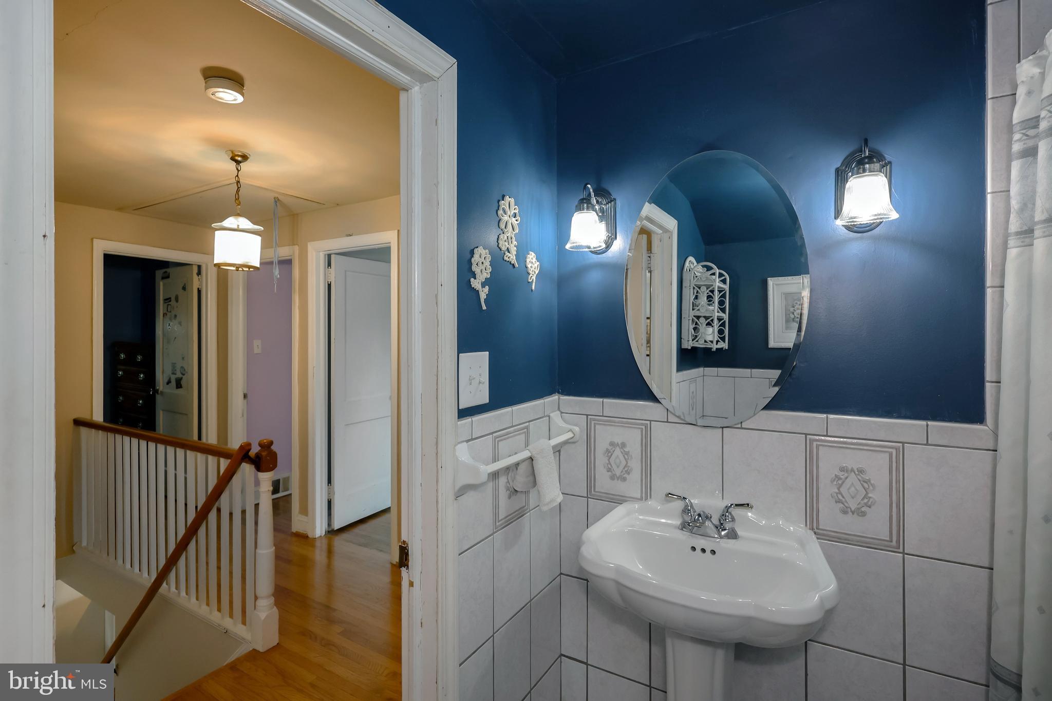 571 Rutherford Drive Springfield, PA 19064 - Photo 30 of 36 a bathroom with a sink and a mirror