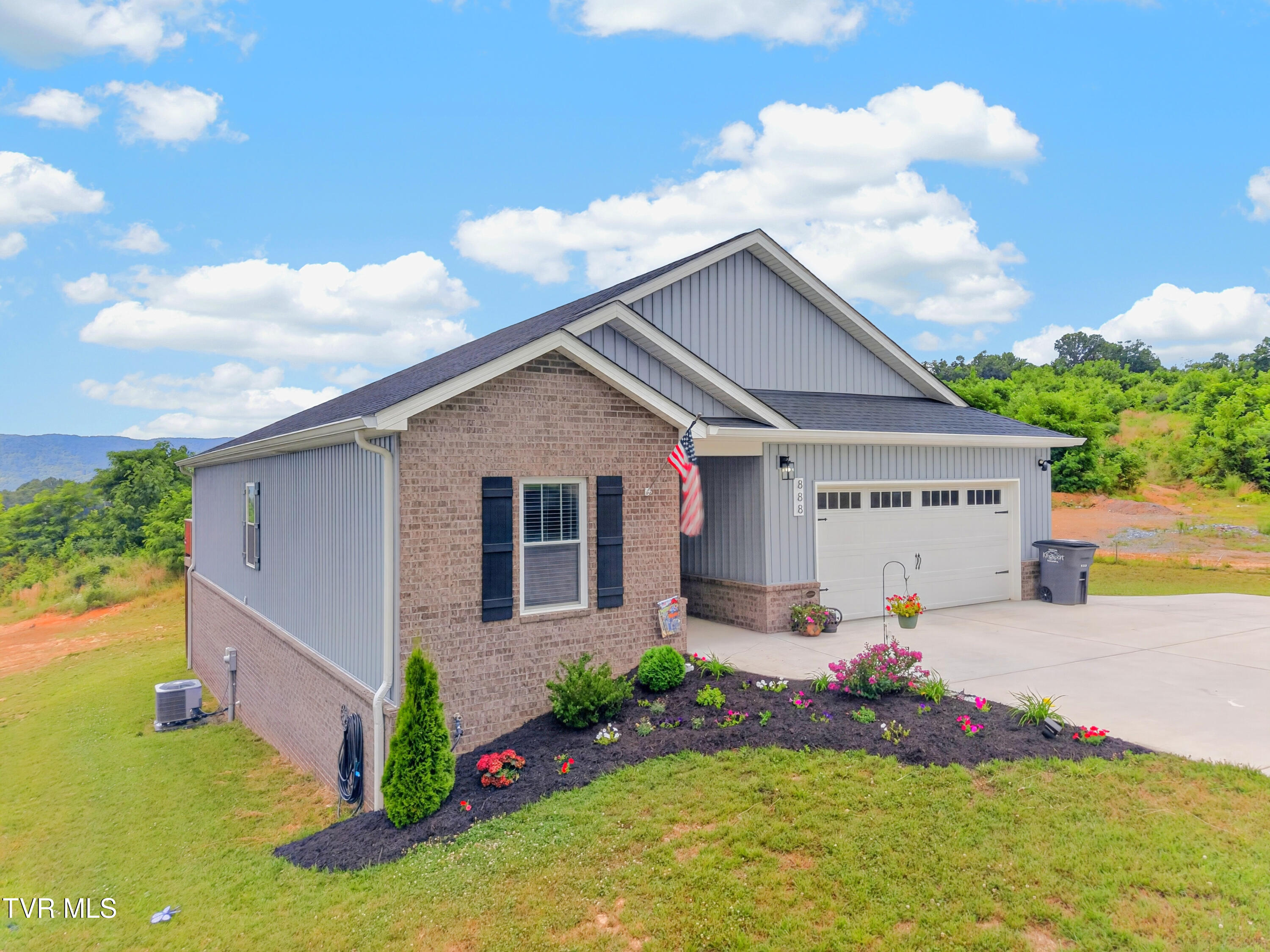 888 Granby Road Kingsport, TN 37660 - Photo 3 of 33 003-888GranbyRd-Kingsport-37660-FULL