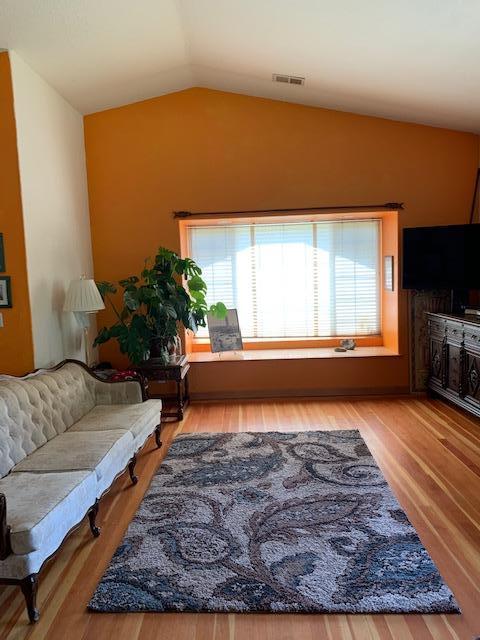 71 Fir Street Benbow, CA 95542 - Photo 7 of 14 Living room