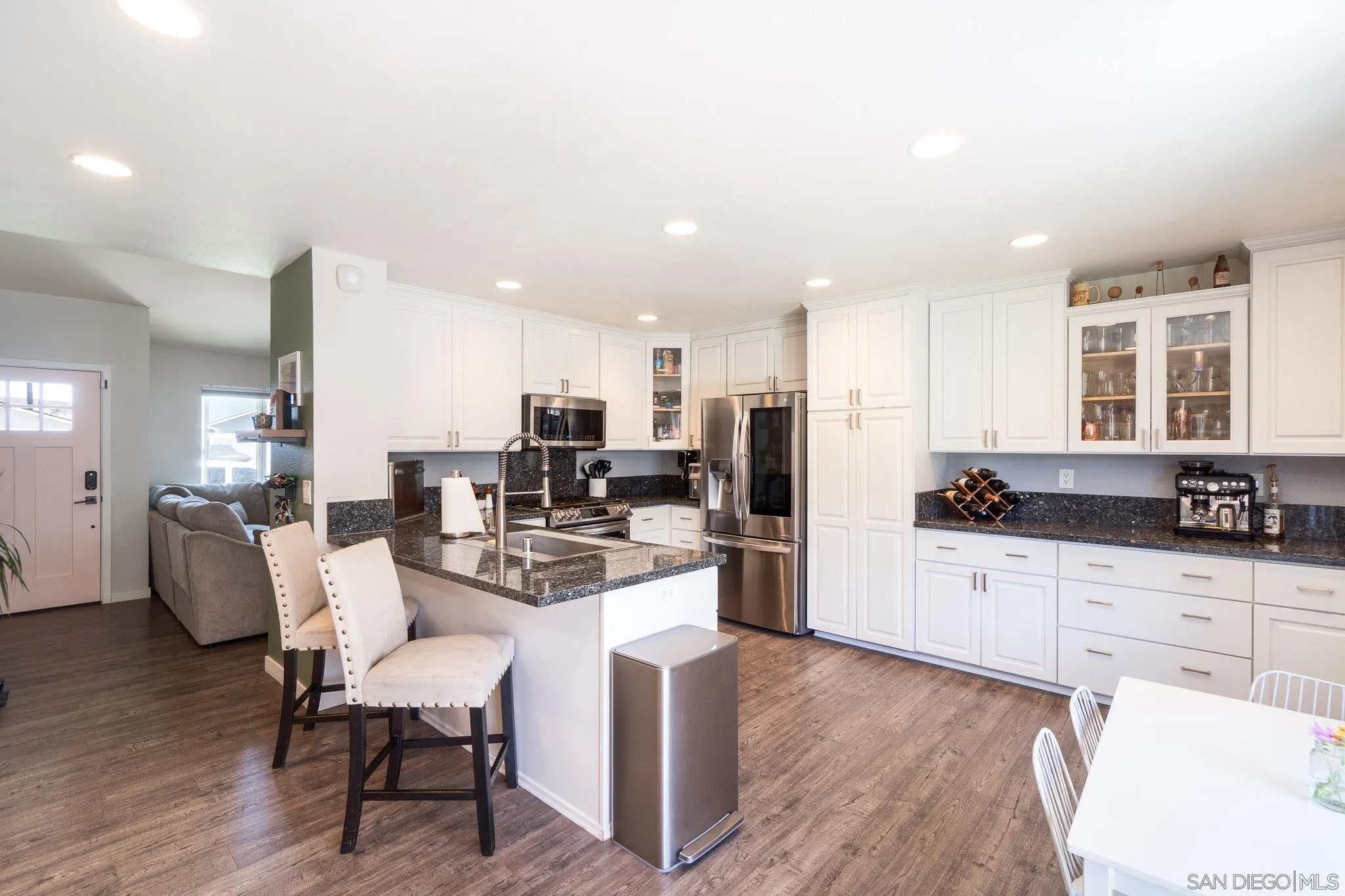 10083 West Glendon Circle Santee, CA 92071 - Photo 7 of 31