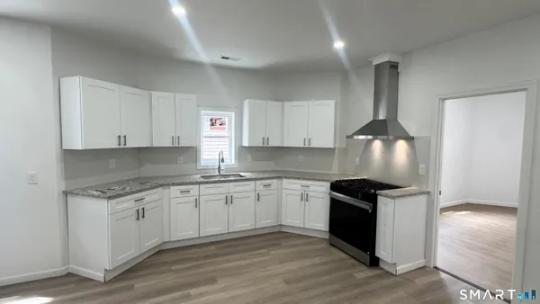 $2,300 | 16 Arch Street, Unit 3, Waterbury, CT 06710