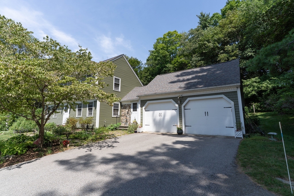 32 McGregory Road Sturbridge, MA 01566 - Photo 5 of 42 Gallery Image 5