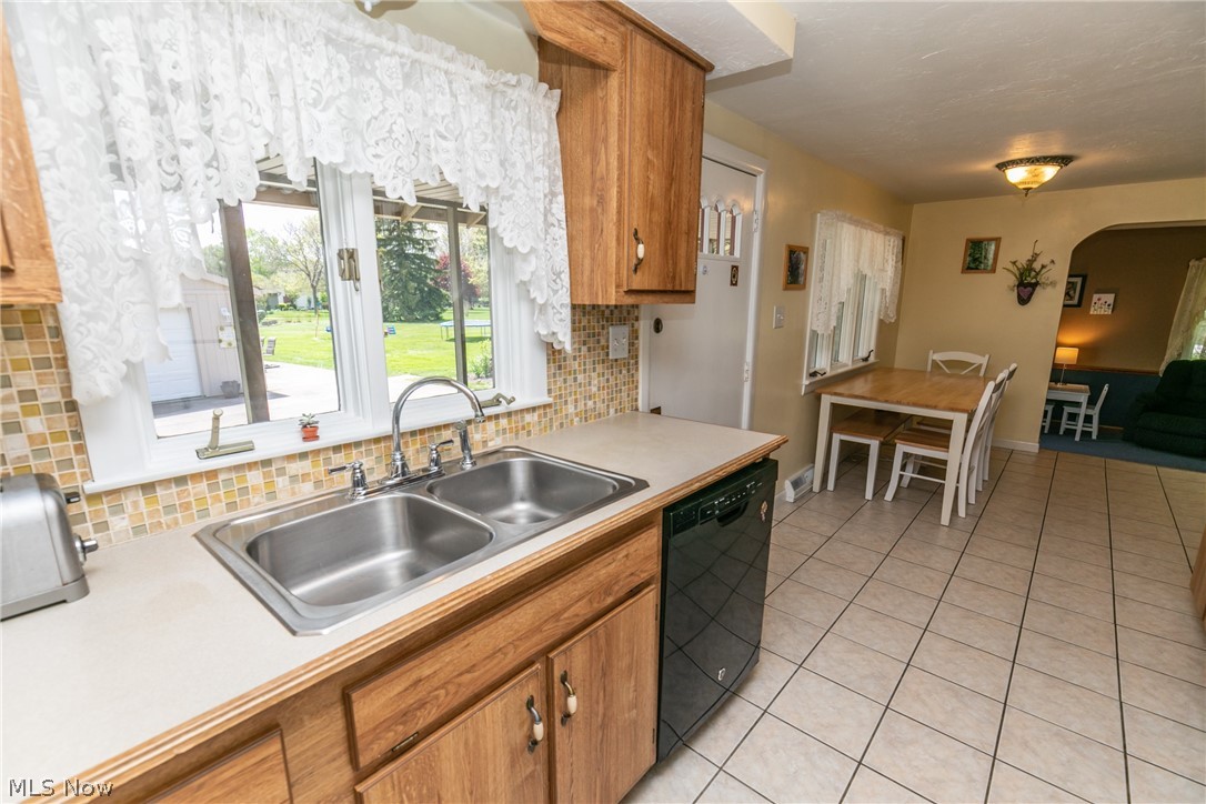 2875 Hamlin Road Medina, OH 44256 - Photo 18 of 35