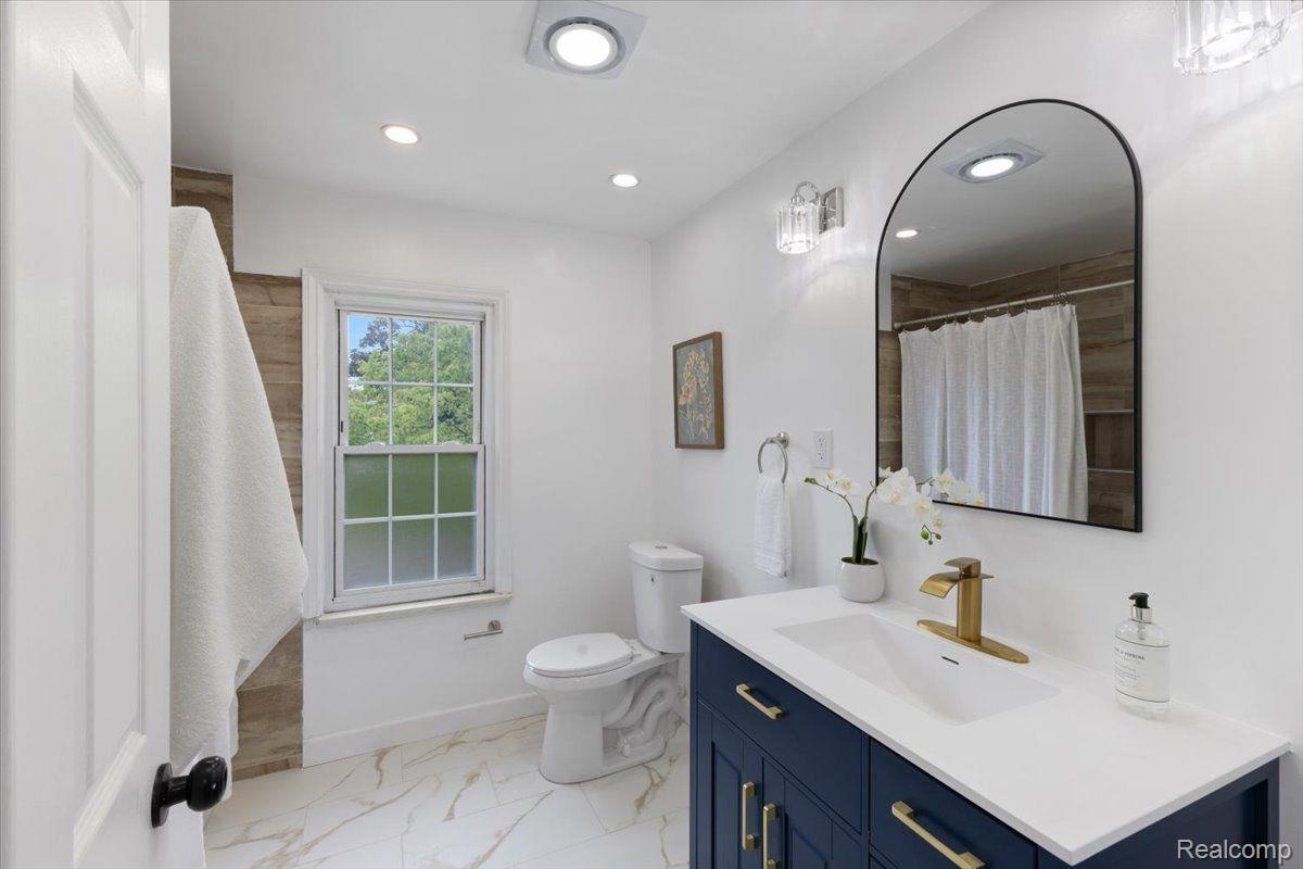18232 Santa Rosa Drive Detroit, MI 48221 - Photo 15 of 24 Gallery Image 15
