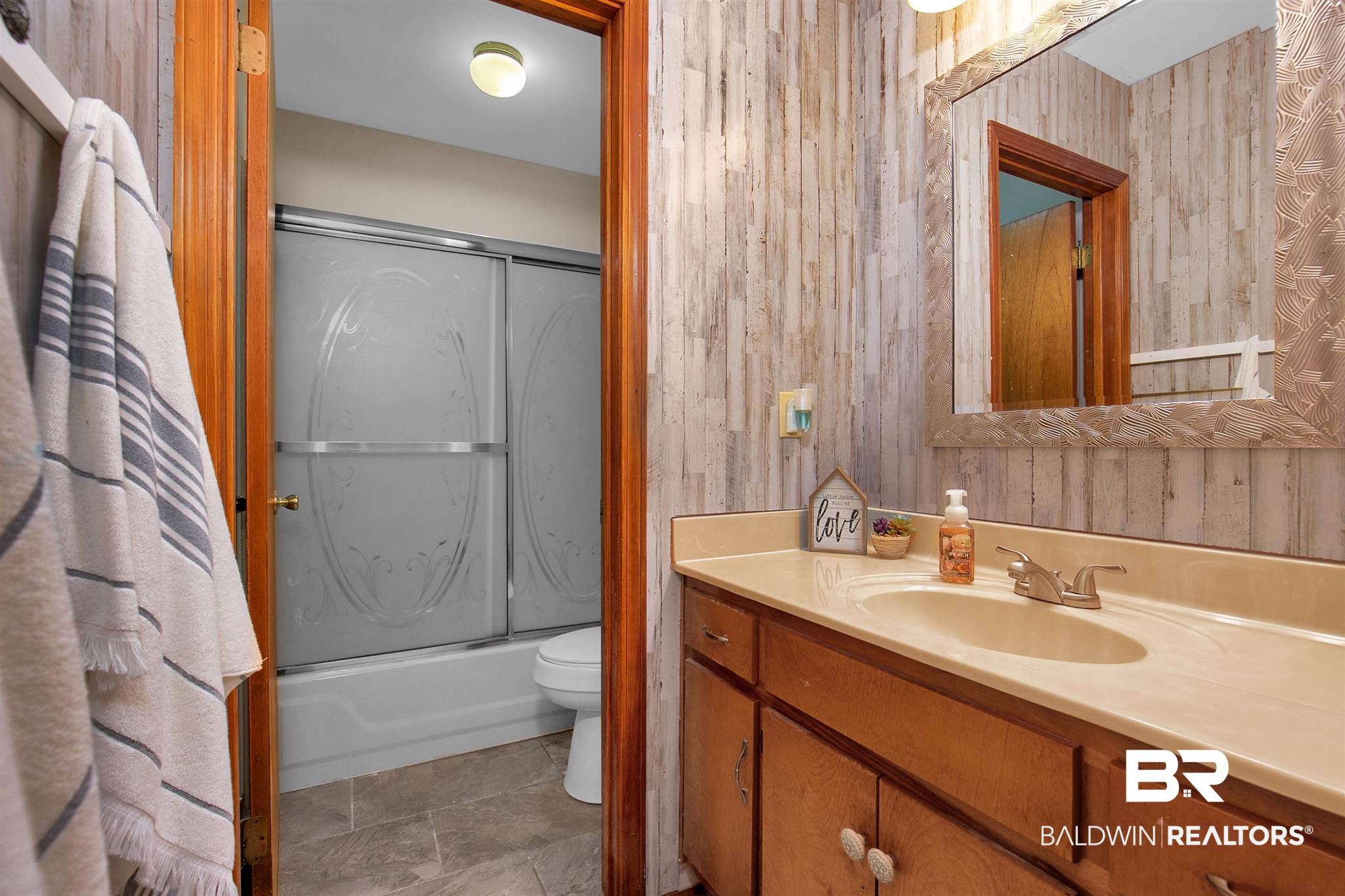 9845 Fairway Drive Foley, AL 36535 - Photo 14 of 30 Guest Bathroom