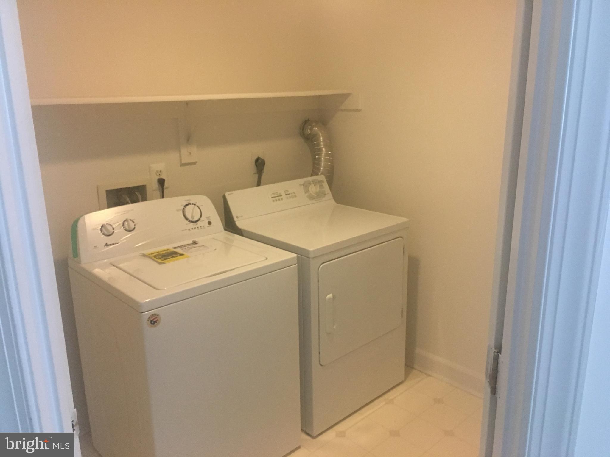 5801 Summers Grove Road Alexandria, VA 22304 - Photo 20 of 27 a utility room with dryer and washer