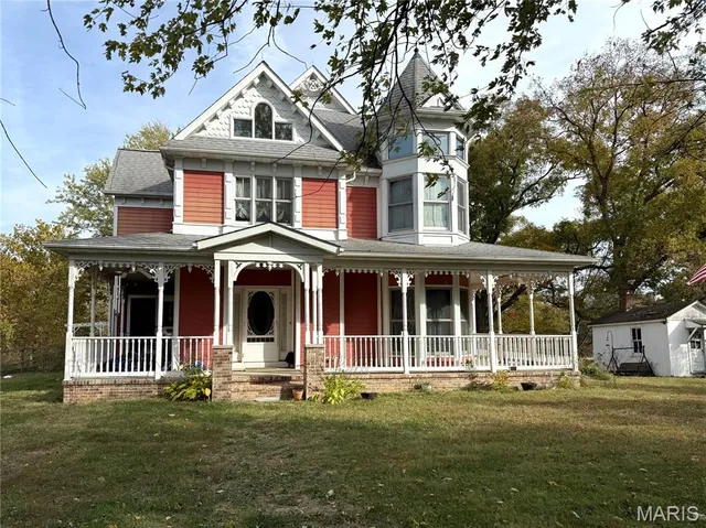 $460,000 | 2304 North 1st Street, Fayetteville, IL 62258