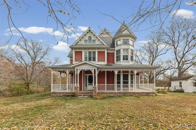 $445,000 | 2304 North 1st Street, Fayetteville, IL 62258