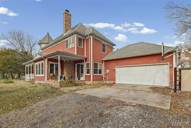 $445,000 | 2304 North 1st Street, Fayetteville, IL 62258