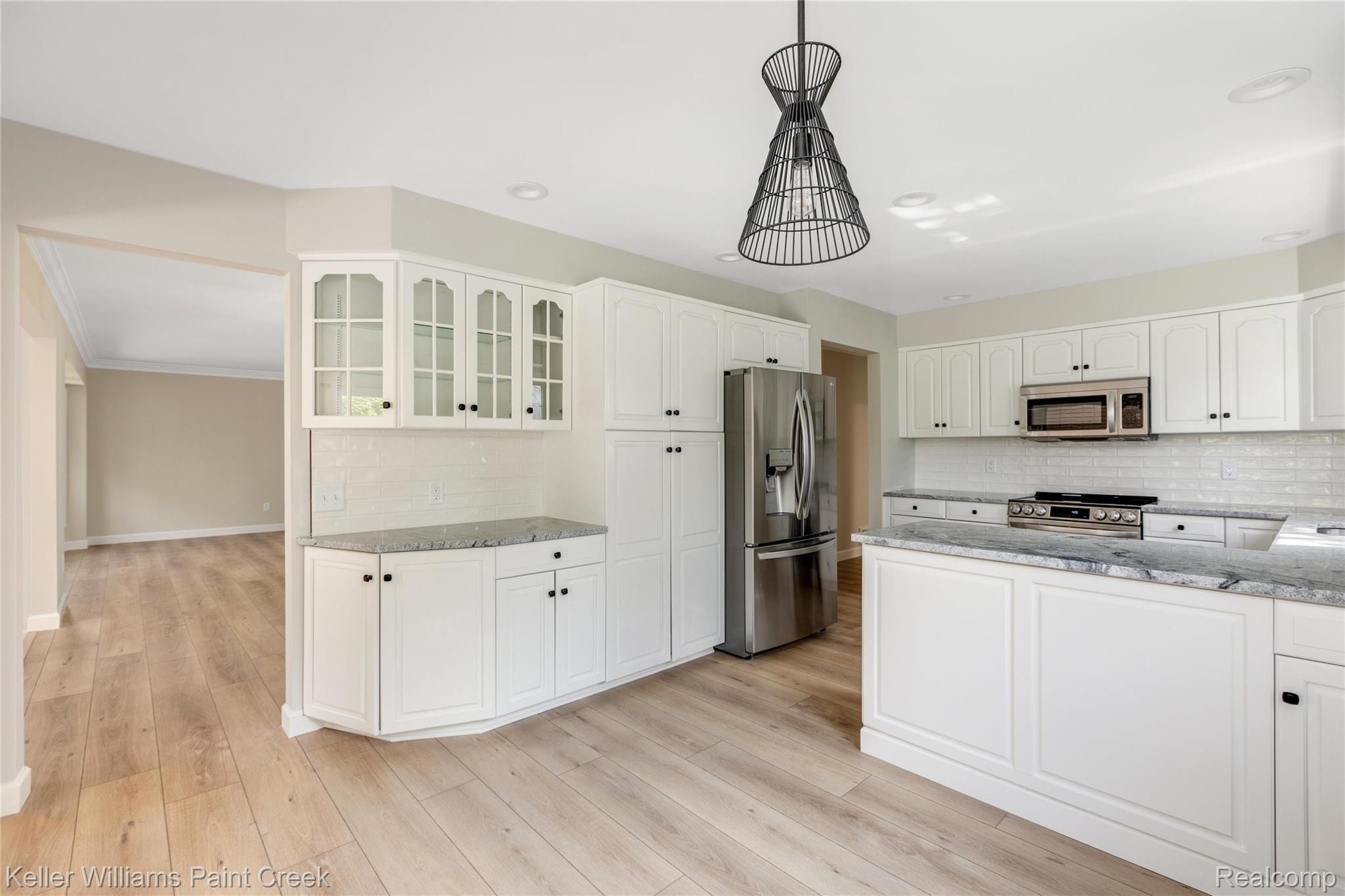 332 Lake Forest Road Rochester, MI 48309 - Photo 18 of 48 22-332 Lake Forest Rd, Rochester Hills, MI, 483090016.jpg