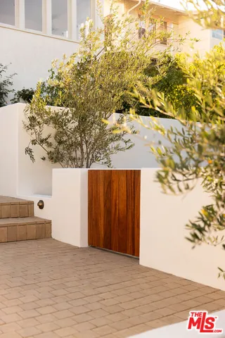 a picture of city view