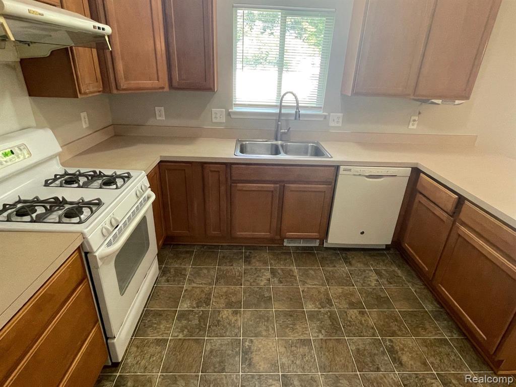 2720 Eastern Avenue Rochester Hills, MI 48307 - Photo 15 of 26