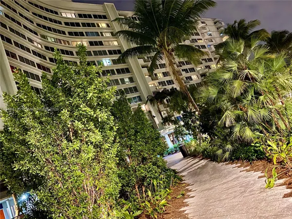 $2,850 | 1500 Bay Road, Unit 450S, Miami Beach, FL 33139