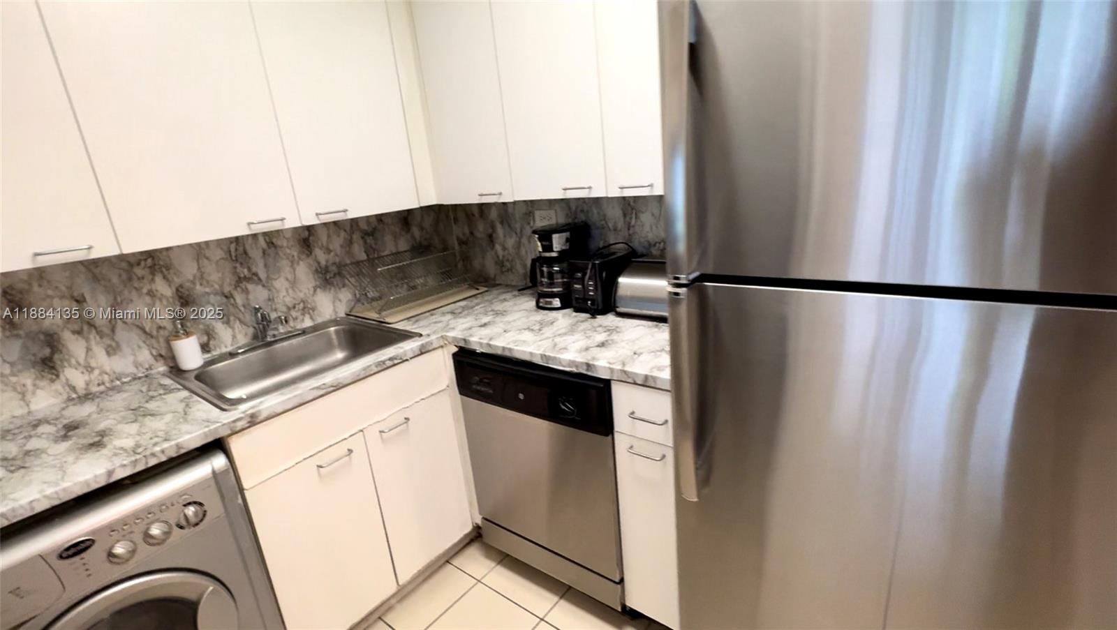 1500 Bay Road, Unit 450S Miami Beach, FL 33139 - Photo 9 of 36