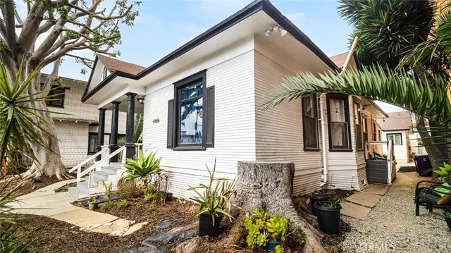 $1,379,000 | 237 West 6th Street, Long Beach, CA 90802