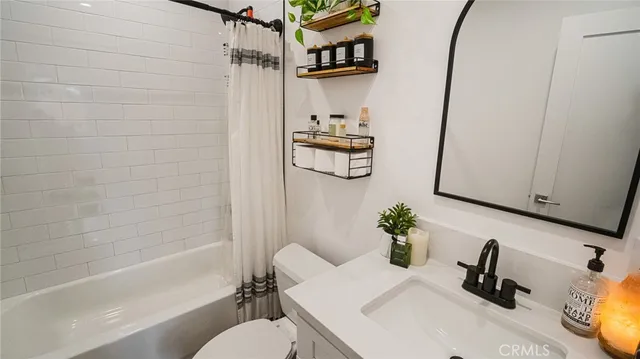 $1,379,000 | 237 West 6th Street, Long Beach, CA 90802