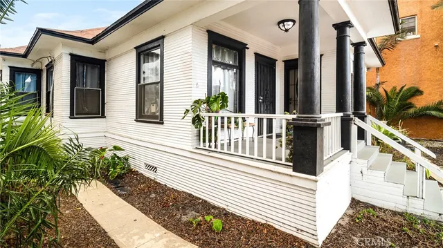 $1,379,000 | 237 West 6th Street, Long Beach, CA 90802