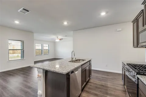 $2,100 | 504 Stampede Lane, Princeton, TX 75407