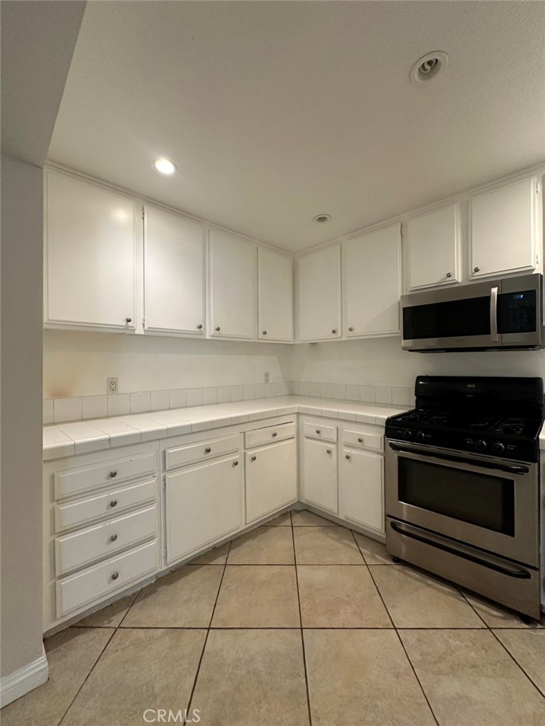 29 Town And Country Road Pomona, CA 91766 - Photo 5 of 24