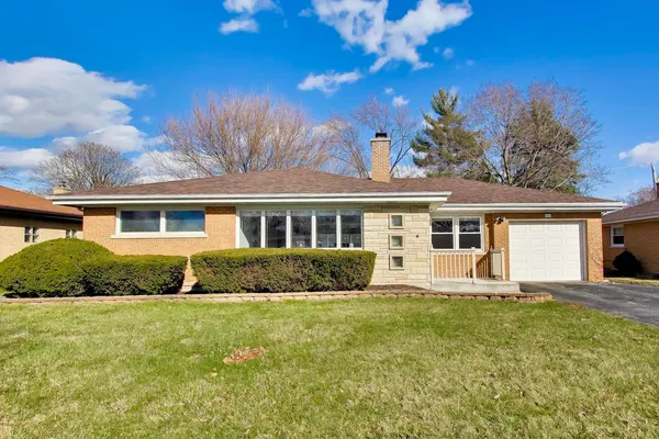 $475,000 | 915 South Na Wa Ta Avenue, Mount Prospect, IL 60056