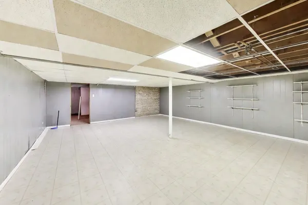 $475,000 | 915 South Na Wa Ta Avenue, Mount Prospect, IL 60056