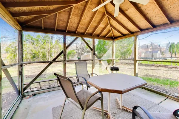 $475,000 | 915 South Na Wa Ta Avenue, Mount Prospect, IL 60056