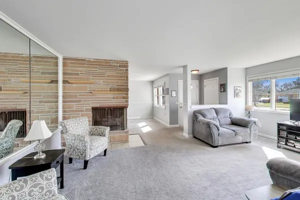 $475,000 | 915 South Na Wa Ta Avenue, Mount Prospect, IL 60056