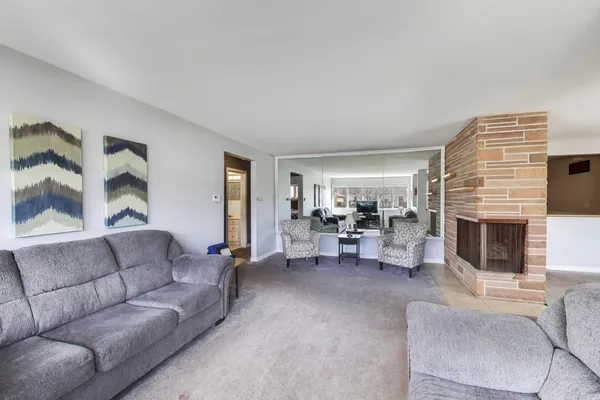 $475,000 | 915 South Na Wa Ta Avenue, Mount Prospect, IL 60056