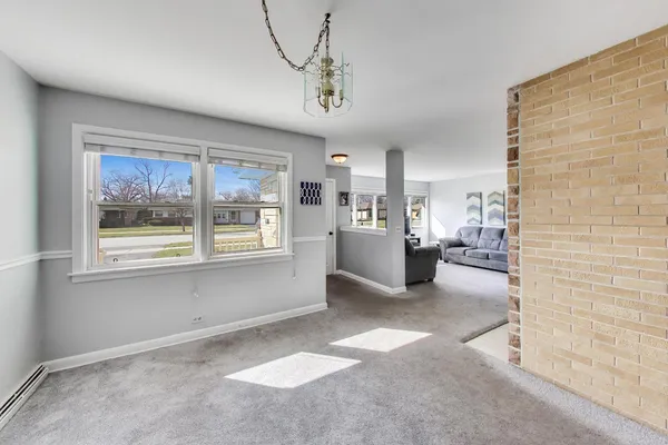 $475,000 | 915 South Na Wa Ta Avenue, Mount Prospect, IL 60056