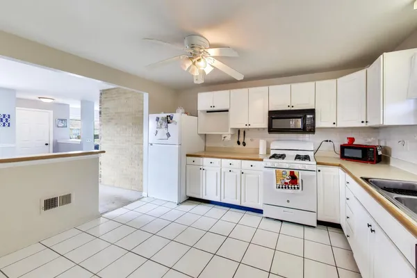 $475,000 | 915 South Na Wa Ta Avenue, Mount Prospect, IL 60056