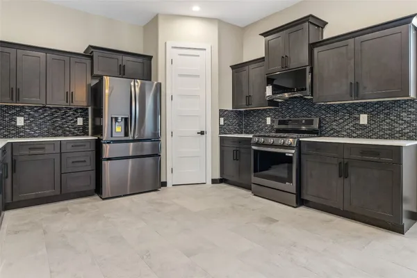 $2,400 | 208 Silverleaf Road, Sweeny, TX 77480