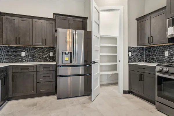 $2,400 | 208 Silverleaf Road, Sweeny, TX 77480